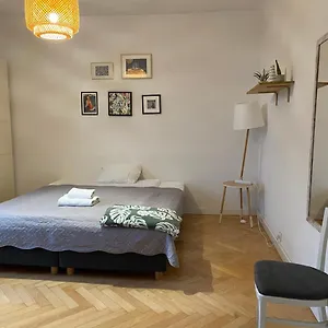 https://slow-life-apartment-next-to-metro-station.warsawhotelspoland.com